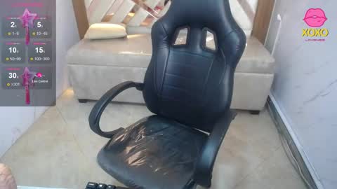 Clhoe online show from March 21, 8:23 pm