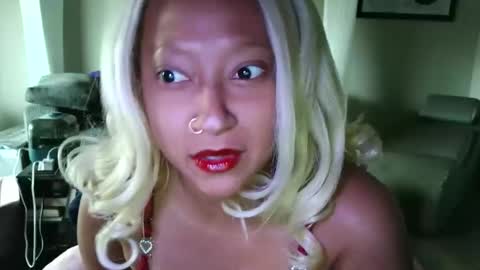 High Queen Clio online show from November 25, 6:19 pm