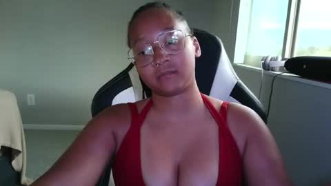 Snapshot of clioenchants chatting on June 24, 10:20 pm High Queen Clio online show from June 24, 10:20 pm