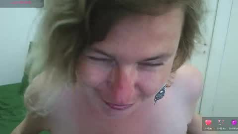 Snapshot of clittytastic chatting on May 25, 6:47 pm Syl online show from May 25, 6:47 pm