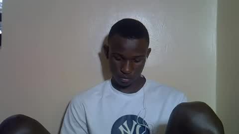 Snapshot of clive_damian chatting on June 17, 3:24 pm clive_damian online show from June 17, 3:24 pm