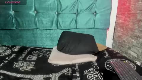 Snapshot of cloe66 chatting on May 19, 2:12 pm cloe66 online show from May 19, 2:12 pm