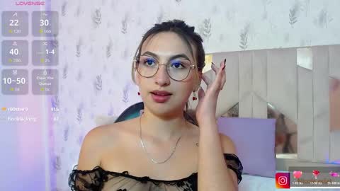 Snapshot of cloe_1tay chatting on May 1, 3:38 pm cloe_1tay online show from May 1, 3:38 pm