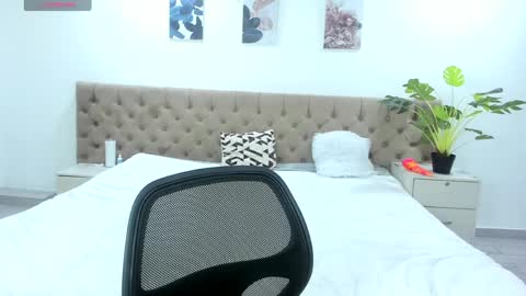 Snapshot of cloe_dolls_ chatting on April 14, 3:45 am Cloe online show from April 14, 3:45 am