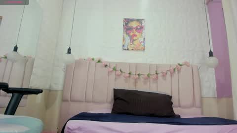 Snapshot of cloe_maisonn chatting on April 8, 12:49 pm cloe online show from April 8, 12:49 pm