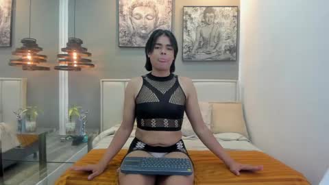 Snapshot of cloe_mylo chatting on May 31, 3:15 am Cloe Mylo online show from May 31, 3:15 am