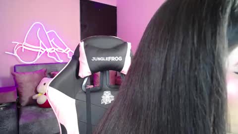 Snapshot of cloe_roouse chatting on March 3, 9:44 am Cloe online show from March 3, 9:44 am
