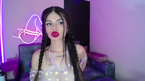 Snapshot of cloe_roouse chatting on March 4, 6:26 am Cloe online show from March 4, 6:26 am