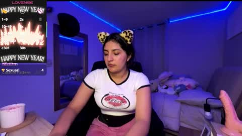 cloe small online show from October 24, 2:30 am