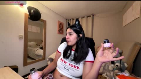 cloe small online show from October 29, 4:37 am