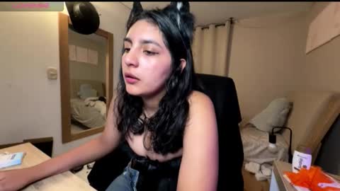 cloe small online show from October 30, 1:40 am