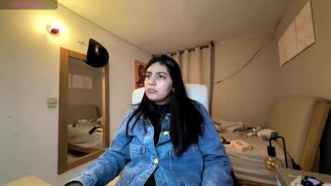 cloe small online show from February 13, 1:34 am