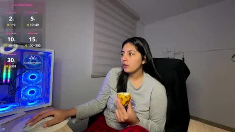 Snapshot of cloe_small08 chatting on April 24, 4:26 am cloe small online show from April 24, 4:26 am