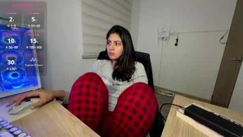 Snapshot of cloe_small08 chatting on April 28, 8:41 am cloe small online show from April 28, 8:41 am