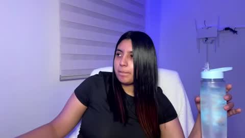 Snapshot of cloe_small08 chatting on June 19, 6:29 am cloe small online show from June 19, 6:29 am