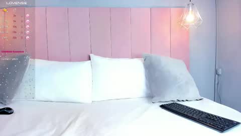 C L O E  online show from October 1, 4:40 am