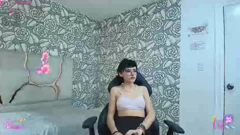 Snapshot of cloee_tay1 chatting on February 14, 11:51 am cloee_tay1 online show from February 14, 11:51 am