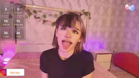 Snapshot of cloee_tay1 chatting on July 26, 11:28 am cloee_tay1 online show from July 26, 11:28 am