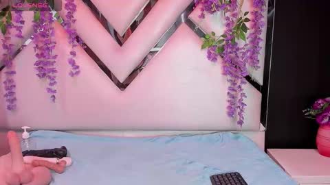 Snapshot of cloemorenti_ chatting on June 9, 6:52 pm CloeMorenti online show from June 9, 6:52 pm