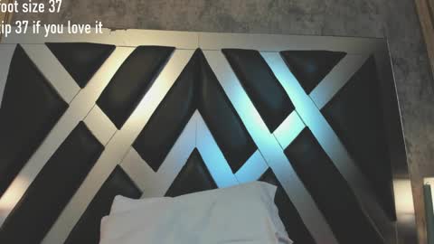 lady cloe person online show from April 4, 11:57 pm