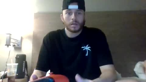 Snapshot of cloudyydayzz chatting on April 30, 8:57 pm tallhungandcloudy online show from April 30, 8:57 pm