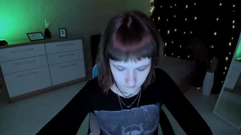  Clover  follow me  online show from December 12, 5:59 pm