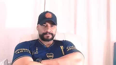 Snapshot of cloverblack18 chatting on February 14, 5:37 am erick online show from February 14, 5:37 am