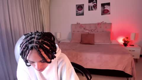 Snapshot of clown_face chatting on January 23, 8:36 am emely dolce online show from January 23, 8:36 am