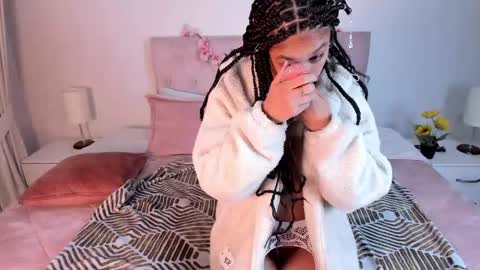 Snapshot of clown_face chatting on January 25, 9:26 am emely dolce online show from January 25, 9:26 am