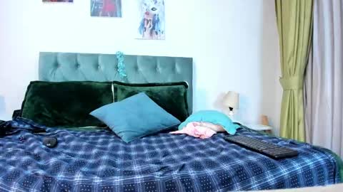 Snapshot of clown_face chatting on February 24, 6:27 am emely dolce online show from February 24, 6:27 am