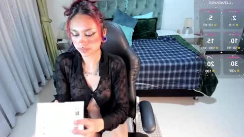 Snapshot of clown_face chatting on February 28, 3:15 am emely dolce online show from February 28, 3:15 am