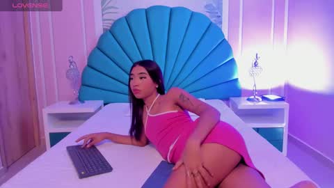 Eilyn online show from December 8, 4:39 pm