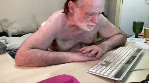 Snapshot of coach_karl chatting on July 14, 3:18 pm Coach Karl Porn Star Tip me all the way to my next trip online show from July 14, 3:18 pm