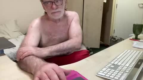 Snapshot of coach_karl chatting on July 20, 12:25 am Coach Karl Porn Star Tip me all the way to my next trip online show from July 20, 12:25 am