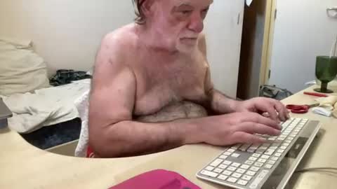 Snapshot of coach_karl chatting on July 20, 11:45 am Coach Karl Porn Star Tip me all the way to my next trip online show from July 20, 11:45 am