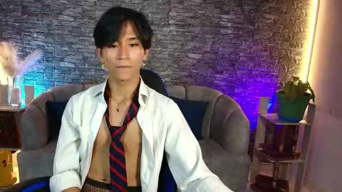 COCO online show from April 24, 11:40 pm