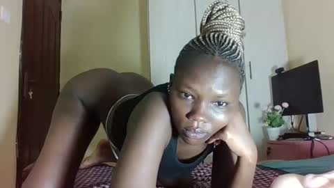 Snapshot of cocomila chatting on May 17, 1:47 am Mila independent model online show from May 17, 1:47 am