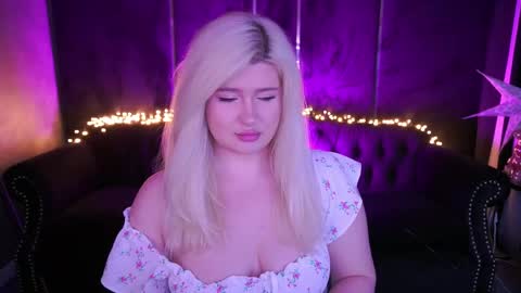 Snapshot of cocosecretss chatting on April 24, 7:00 am onlyfans amyleyy online show from April 24, 7:00 am