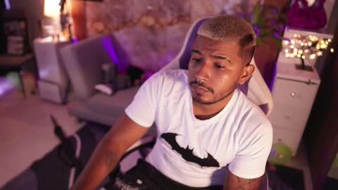 Snapshot of coffeman08 chatting on November 2, 1:24 pm Andres online show from November 2, 1:24 pm