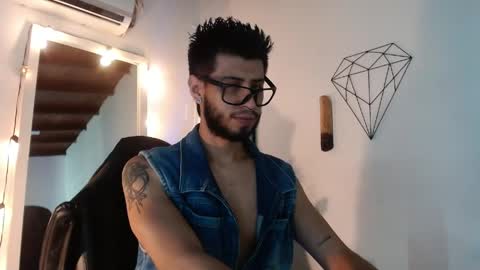 Snapshot of colby_smit chatting on April 29, 7:20 pm Colby online show from April 29, 7:20 pm