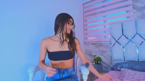 Snapshot of colett_hall chatting on May 31, 12:01 pm colett online show from May 31, 12:01 pm