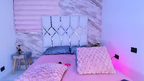 Snapshot of colett_hall chatting on June 18, 11:58 am colett online show from June 18, 11:58 am