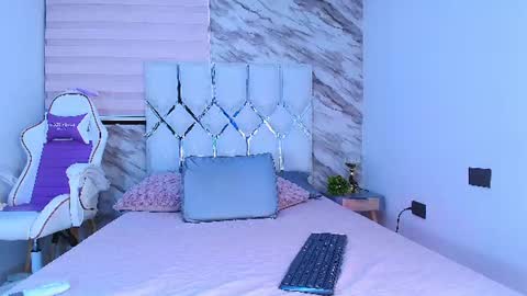 Snapshot of colett_hall chatting on June 26, 12:53 pm colett online show from June 26, 12:53 pm