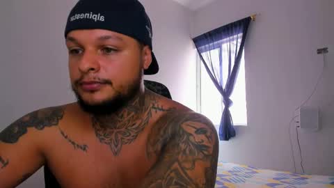 colin_fox1 online show from May 17, 6:26 pm