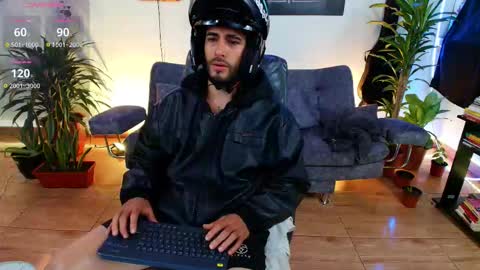 Snapshot of colin_stone chatting on October 17, 12:01 am colin_stone online show from October 17, 12:01 am