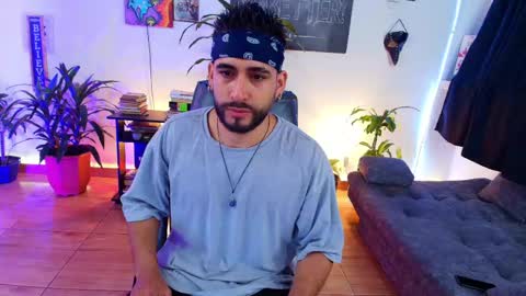 Snapshot of colin_stone chatting on April 22, 12:18 pm colin_stone online show from April 22, 12:18 pm