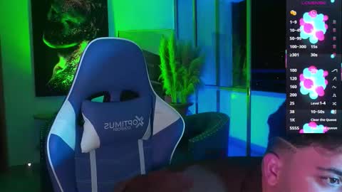 Snapshot of collage_hot25 chatting on October 18, 3:09 am javier online show from October 18, 3:09 am