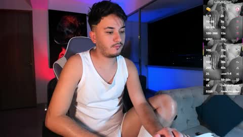 Snapshot of collage_hot25 chatting on November 1, 3:52 am javier online show from November 1, 3:52 am