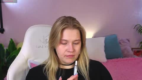 Collen Mon Tue Wed Thu Fri GMT 3 0300am - 0900am  online show from April 20, 5:16 pm