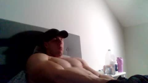 Snapshot of college_muscle chatting on January 23, 9:29 pm foreverxshredded online show from January 23, 9:29 pm